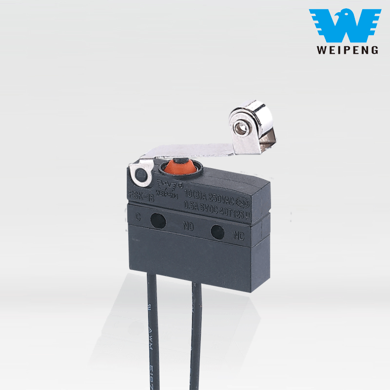 Microinterruptor impermeable con cables y palancas